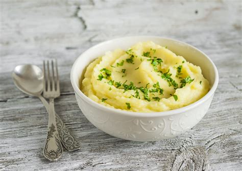 Purê de batatas cremoso e temperado Estúdio C Receitas