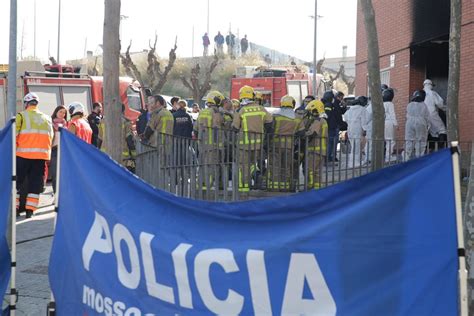 Tres Muertos En El Incendio De Un Edificio En Rubí Fotos