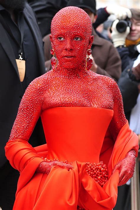 Doja Cat At The Schiaparelli Spring 2023 Couture Show Covered In Over 30 000 Crystals Haute