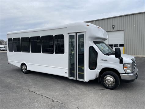 2017 Starcraft Ford E450 29 Passenger Shuttle Bus