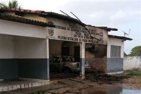 Bandidos Incendeiam Pr Dio E Viatura Da Pm Em Arez