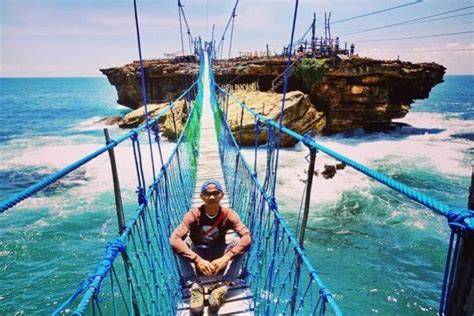 11 Spot Foto Pantai Timang Jogja (HTM, Rute, Jam Buka)