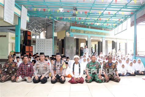 Sambangi Sejumlah Ponpes Kapolres Indramayu Ajak Ciptakan Pemilu Damai