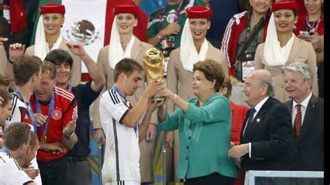 Dilma volta a ser vaiada e xingada no Maracanã na final da Copa