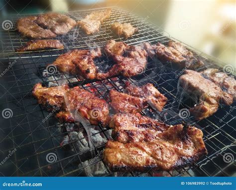 Primer De La Carne Asado A La Parrilla En Estufa Partido De La