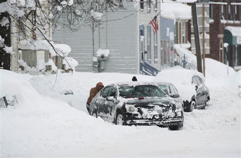 Erie Pennsylvania Buried Under Record Snowfall A Crippling Snow Event