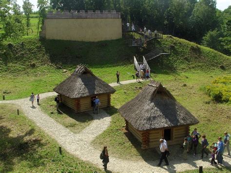 Skansen Archeologiczny Karpacka Troja W Trzcinicy Nowiny