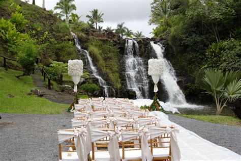 Hawaii Weddings: Inspiration For a Tropical Celebration - Inside Weddings