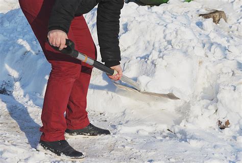 Avoid These Habits While Shoveling Says Local Physical Therapist