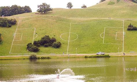 Le Top Des Pires Terrains De Foot Que Tu Ne Peux Voir Qu En Amateur