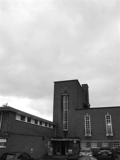 Pool And Library Part Of Bowes Road Library And Arnos Pool Flickr