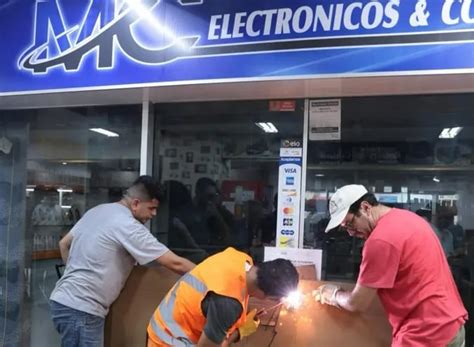 Con Soldadura Aseguran El Cierre De Un Local Comercial Que Incurrió En Reapertura Ilegal Abc