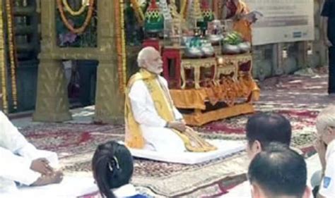 Pm Narendra Modi Arrives At Mahabodhi Temple In Bodh Gaya