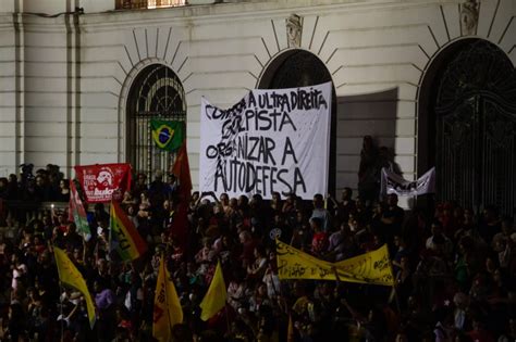 Manifestantes Protestam Na Cinel Ndia Contra Atos Antidemocr Ticos