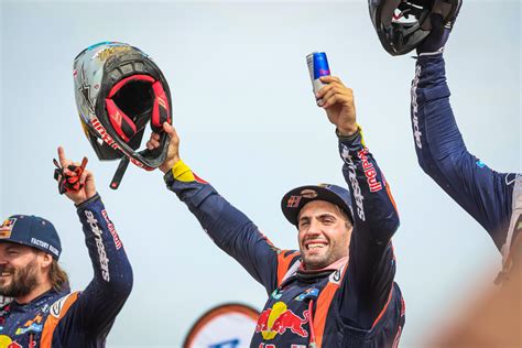 Podio Argentino Kevin Benavides Gana Su Segundo Dakar Y Se Lo Dedic