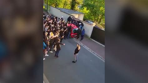 Casse Toi Des Supporters Du Psg En Col Re Devant Chez Neymar