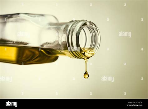 Olive oil bottle Stock Photo - Alamy