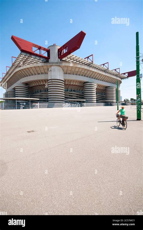 Stadtbild Mit San Siro Stadion Fotos Und Bildmaterial In Hoher