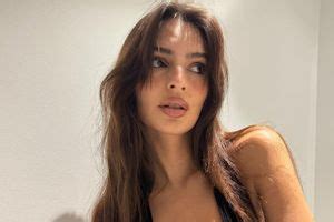 Emily Ratajkowski Sunbathes Fully Nude During Summer Vacation