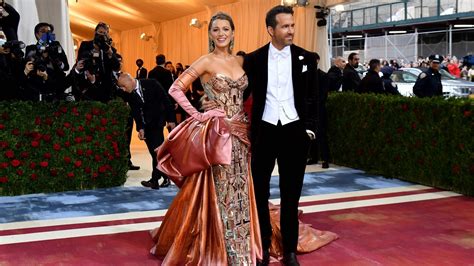 Blake Lively and Ryan Reynolds expecting fourth child; she debuts her ...