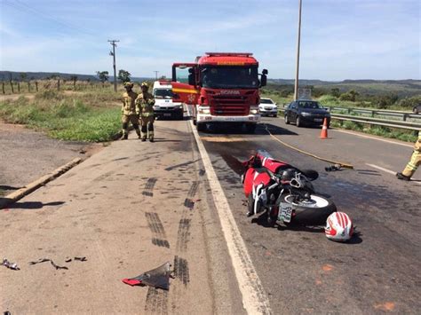 G1 Motociclista Morre Após Bater Em Caminhão De Areia No Df