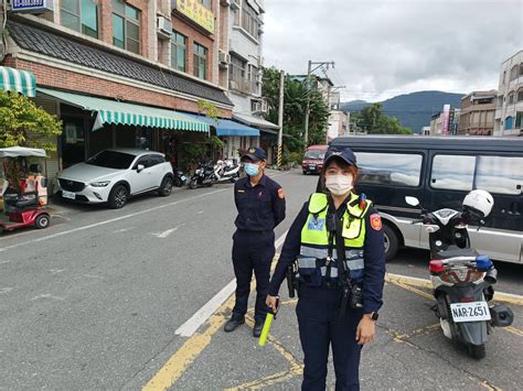 沒戴安全帽的一大堆｜宣導微電車新法及防制歲末酒駕，玉警編排大執法宣導及取締並重，125日單日取締36件違規駕駛！ 東台灣新聞網