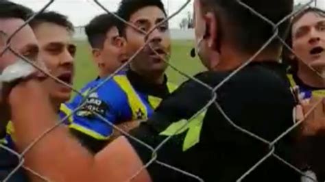 Comenzaron A Viralizarse Videos Del Penoso Partido Suspendido Por Violencia En Tío Pujio El