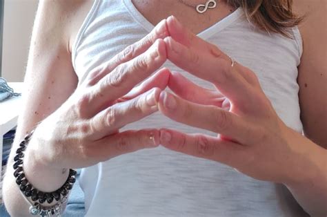 Mudras El Poder De Las Manos Respira Yoga