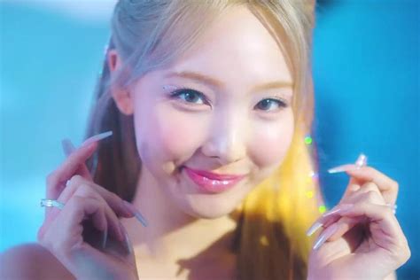 Watch Twices Nayeon Adorably Sings “pop” In Bubbly Solo Debut Mv Soompi