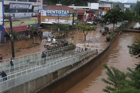 Chuva Deixa Rastro De Guerra Em Franco Da Rocha Sp