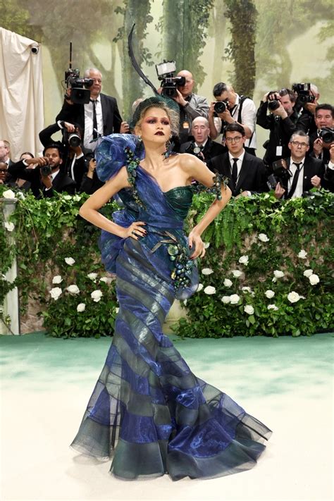 Com produção icônica, Zendaya volta com tudo ao tapete vermelho do Met Gala