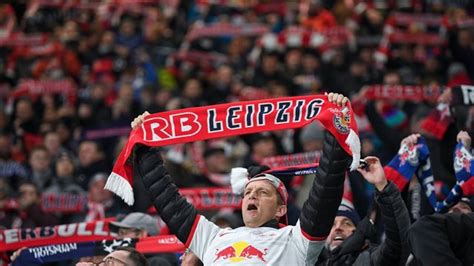 Corona Pandemie Fans Bei Bundesliga Auftakt Von Rb Leipzig Zugelassen