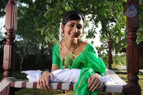 Neelam Upadhyay Hot Photos Photo 11 Of 71