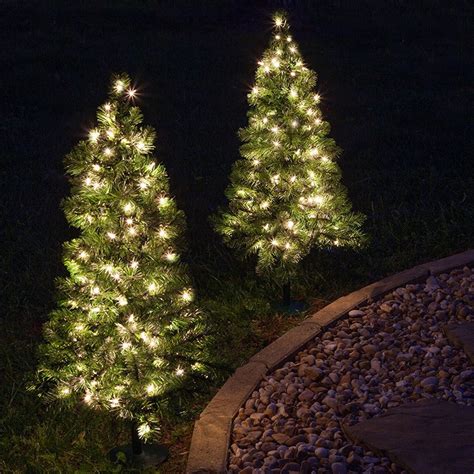 30 Fantastic Pre Lit Outdoor Christmas Trees – Home, Family, Style and Art Ideas