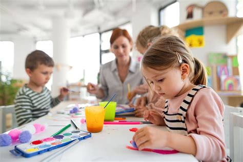 Assistante Maternelle 7 Compétences Pour Garder Des Enfants à