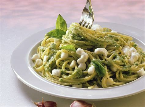 Nudeln Mit Pesto Rezept EAT SMARTER