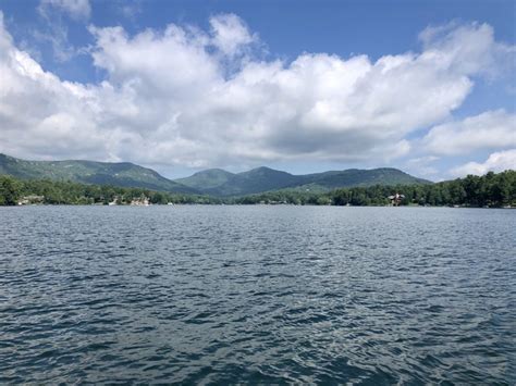 Seasonal Guide to a Mountain Getaway: Lake Toxaway, NC • goexplauring.com