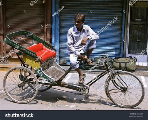 Rickshaw Puller Paharganj Delhi India Stock Photo 8526604 | Shutterstock