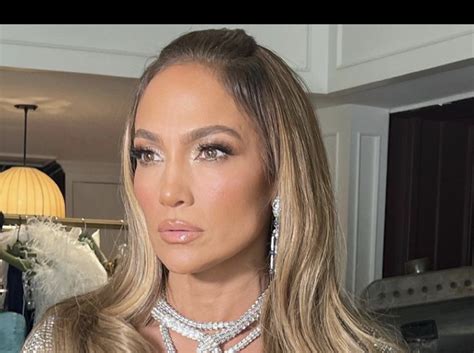 Jennifer Lopez Glows At Grammys Ben Affleck Looks Miserable