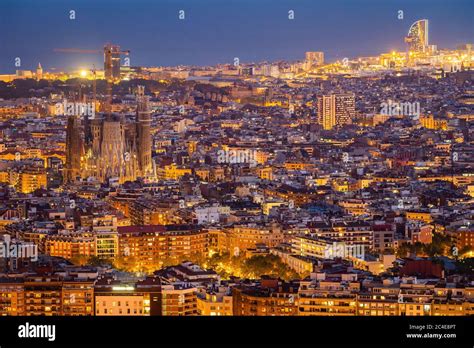 Vista Aérea Del Paisaje Urbano De Barcelona Incluyendo La Basílica De