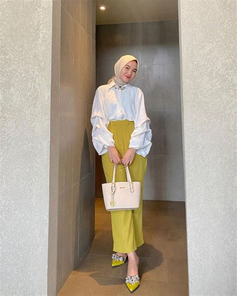 Ide Ootd Hijab Atasan Warna Putih Ala Intan Ghazella Trendi