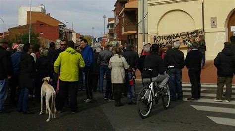 Los Vecinos De Puente Castro Vuelven A Manifestarse Contra La