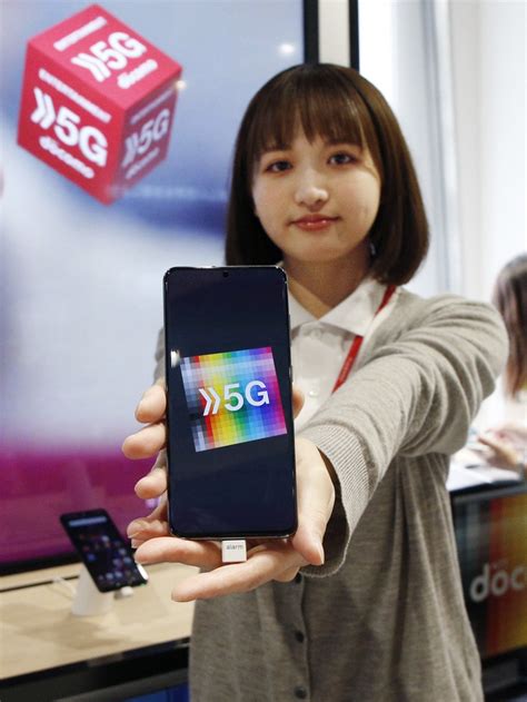 NTT Docomo Launches Japan S 1st 5G Smartphone Service