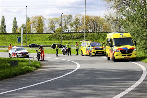 Motorrijder Gaat Onderuit Op Afrit Van De A En Raakt Gewond