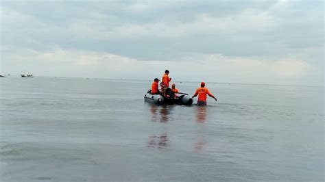 Usai Cari Ikan Seorang Nelayan Terjatuh Dari Kapal Di Perairan Jumiang