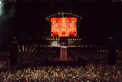 AC DC Highway to Hell Live At River Plate December 2009 скачать