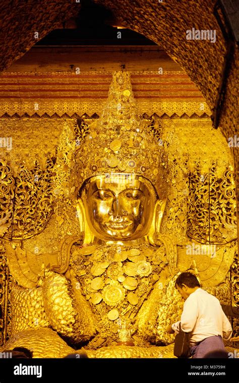 Mahamuni Buddha Temple Mahamuni Pagoda Mandalay Myanmar Burma