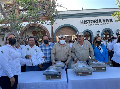 Con La Entrega De Uniformes Al Personal Operativo Y Administrativo Del