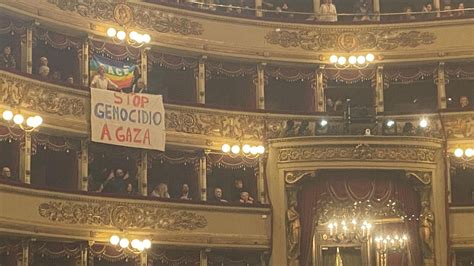 Scala Protesta Per Chiedere Il Cessate Il Fuoco A Gaza Durante Le