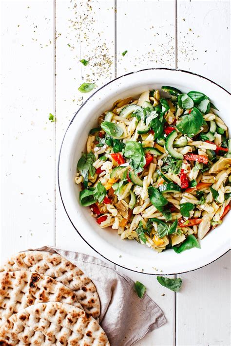 Pastasalat opskrift på nem græsk pastasalat med lækker dressing